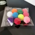 Confezione di pompon elastici colorati da 3 cm in poliestere per gatti - Confezione da 10 / Colorato