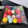 Palline colorate da 3 cm in poliestere per gatti in busta trasparente - 30 Pezzi/Confezione / Colorato
