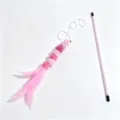 Bacchetta per gatti bruco rosa con ponpon soffici e piume per il gioco interattivo. - Lunghezza dell'asta 37,5 cm / Rosa