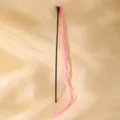 Bacchetta giocattolo per gatti con bastone nero e nastro rosa, passatempo interattivo. - Rosa