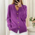 Cárdigan de punto morado con cuello en V y manga larga para mujer con botones de corazón - Púrpura