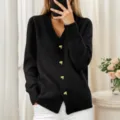 Cardigan de punto de manga larga con cuello en V para mujer con botones de corazón - S / Negro