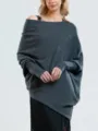 Gros plan sur le pull en tricot gris foncé montrant un tissu doux et un tombé élégant. - Taille unique / Gris foncé