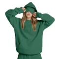 Vista detallada de la sudadera verde lisa con máscara para ojos integrada para mayor comodidad. - S / Tops / Gris oscuro