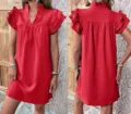 Rode mini-jurk met ruchemouwen en V-hals detail, chique zomerse dameskleding stijl. - S / Rood