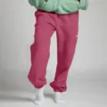 Dettaglio in primo piano dei pantaloni sportivi in felpa e felpa, tessuto morbido. - Taglia S / Pantaloni e gonne / Borgogna
