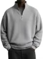 Detalle en primer plano de la sudadera gris de punto gofrado con cremallera de cuarto - S / Gris