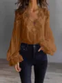 Blusa marrón de manga larga con encaje, mangas abullonadas y diseño plisado elegante. - S / Marrón