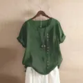 Details van casual dames groene linnen korte mouw blouse met asymmetrische knopen comfortabel. - S / Legergroen
