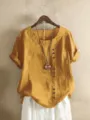 Gedetailleerd overzicht van casual linnen katoenen korte mouw blouse met asymmetrische knopen. - S / Gembergeel