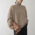 Comfortabele effen gebreide trui met hoge col voor dames, dikke en warme pullover. - S / camel