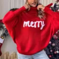 Jersey de cuello alto rojo de Navidad para mujer, jersey de punto ancho con mangas murciélago merry. - S / Tops / Rojo