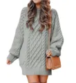 Abito maglione grigio in maglia treccia, comodo collo alto, vestibilita oversize, dettaglio tessuto. - Taglia S / Grigio
