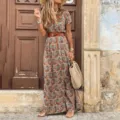 Vestido largo maxi bohemio con estampado paisley y cuello en V con cinturón detalle - S / Marrón