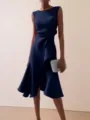 Elegantes ärmelloses Midikleid in Dunkelblau mit rundem Ausschnitt und stylischem Frontdetail. - Marineblau
