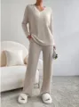 Κομψό γυναικείο casual πλεκτό σετ δύο τεμαχίων με V λαιμόκοψη και φαρδύ παντελόνι. - S / Τοπ και Παντελόνι / Βερικοκί