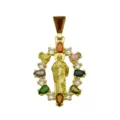 Ciondolo ovale con figura religiosa placcato oro e dettagli in zirconi multicolore. - Ciondolo Ovale Vergine Maria (DN260510-A) / Solo Ciondolo (Senza Catena) / DN260510-A (Ciondolo Vergine Maria Ovale - Multicolore)