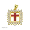 Detailansicht eines vergoldeten quadratischen Kreuzanhängers mit rotem Inlay und Zirkonia - Quadratischer Roter Anhänger (DN260515-E) / Nur Anhänger (ohne Kette)