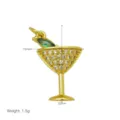 Detaillierte Ansicht des vergoldeten Cocktailglas-Anhängers mit funkelnden Zirkoniasteinen. - Cocktailglas (Anhänger Ohne Kette)(DN260610-L) / Gold