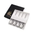 Silbernes Titan Edelstahl Löffelset mit einer edlen Geschenkbox für Outdoor Nutzung. - Mittlere Flachbodenlöffel in Farbbox - 4 Stück