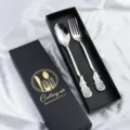Edelstahl Löffel und Gabel Set Vintage Rose Relief Luxus Besteck in Geschenkbox - Löffel und Gabel Set / Naturfarben