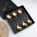 Σετ κουταλιών από ανοξείδωτο ατσάλι μαύρο και χρυσό, κομψό κουτί δώρου για κουζίνα. - Σετ Куτιού Δώρου 6 Τεμαχίων Κινέζικο Куτάκι 304 / Μαύρο & Χρυσό