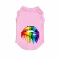 Gilet pour chien rose avec motif de lèvres arc-en-ciel coloré, parfait pour les animaux mignons. - Rose