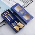 Set de regalo de cucharas de pala de acero inoxidable dorado para postres y café. - Juego de 2 cucharas pala puntiaguda y cuadrada en caja azul - Dorado