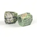 Bouchon de flacon de parfum en pierre brute verte, variante élégante de diffuseur de jade. - Rubis sur Zoisite (Style Pierre Brute)