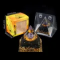 Harz Kristall Pyramide Figur mit Amethystkugel und Goldfolie, verpackte Variante. - C2 Amethyst + Lotus + Obsidian Stil / Einzelstück