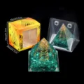 Natürliche Kristall Edelstein Pyramide Ornament mit Harz Gold Spule Dekoration. - D1 Malachit + Pagode Stil / Einzelstück