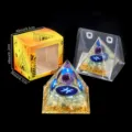 Kristall Orgon Pyramide mit Kugel und Goldfolie, Harz Heimdeko Artikel im Karton. - Fische Amethyst Stil (X2) / Einzelstück