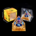 Natürliche Kristall Schotter Pyramide Harz Ornament mit Kugel für Heim Büro Dekor. - X10 Skorpion (Amethyst + Goldrutilquarz Splitter) / Einzelstück