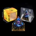 Harz Kristall Pyramide Ornament mit lila Kugel und Sternzeichen Symbol für Heimdekoration - X12 Steinbock (Amethyst + Obsidian Splitter) / Einzelstück