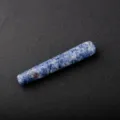 Bastone da massaggio in cristallo sodalite naturale per corpo, viso e digitopressione. - Pietra a Macchie Blu