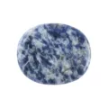 Natürlicher blauer Sodalith Ovale Sorgenstein Kristall Edelstein polierter Handschmeichler. - Blaupunktstein