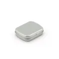 Gedetailleerd overzicht van de draagbare kleine metalen doos met gladde hoeken en schone afwerking. - 60x47x15mm Mat Zilver