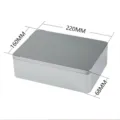 Mattierte silberne rechteckige Metalldose mit Maßen fuer Geschenk und Lebensmittelverpackung. - 220*160*68 mm Silberne Dose vorrätig