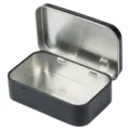 Schwarze Metall Aufbewahrungsdose mit Scharnierdeckel, ideal für kleine Gegenstände und Zubehör. - 95x60x26mm (Hoch) / Schwarz