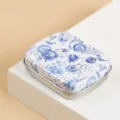 Kleine blaue Metalldose mit Blumenmuster, Aufbewahrungsbehälter für Schmuck und Süßigkeiten. - Blaue Rose