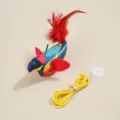Buntes Plüschvogel-Katzenspielzeug mit roten Federn, Gummiseil und Saugnapf für Katzen. - Rot