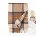 Elegante sciarpa in cashmere a quadri britannici nelle classiche tonalità marrone e beige - FHY25-7121-2 Quadri caffè e giallo