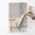 Sciarpa classica in cashmere a quadri con frange morbide in elegante grigio e beige - FHY25-7098-1 a quadretti bianchi e marroni