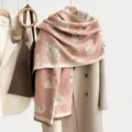 Schöner rosa Katzenmuster Strick Winterschal, weicher Kaschmir-Ersatz warmer Schal. - Rosa