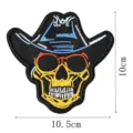 Écusson brodé tête de mort style punk avec chapeau de cowboy et lunettes, badge DIY noir. - Style Crâne Chapeau de Cowboy Lunettes de Soleil (DW9059-6)