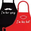 Ensemble de tabliers assortis pour couple avec impression moustache et lèvres pour cuisine - Pack de 2 / Noir + Rouge