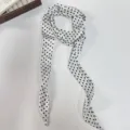 Foulard en soie étroit à pois noirs variante, ruban long et polyvalent pour sac ou cou. - Pois Blancs