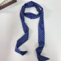 Foulard skinny à pois bleus et blancs, long ruban de soie élégant pour sac et cou de femme. - Pois Bleu Marine