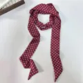 Foulard skinny bordeaux à pois, ruban twilly élégant pour sacs, chemises et coiffure. - Rouge à pois