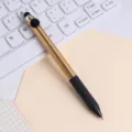 Multifunctionele touchscreen stylus balpen met comfortabele grip en duurzame metalen behuizing. - Goud